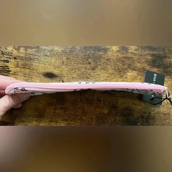 BUNDLE: 2- Kendall + Kylie makeup pouches (bags). - Picture 5 of 7